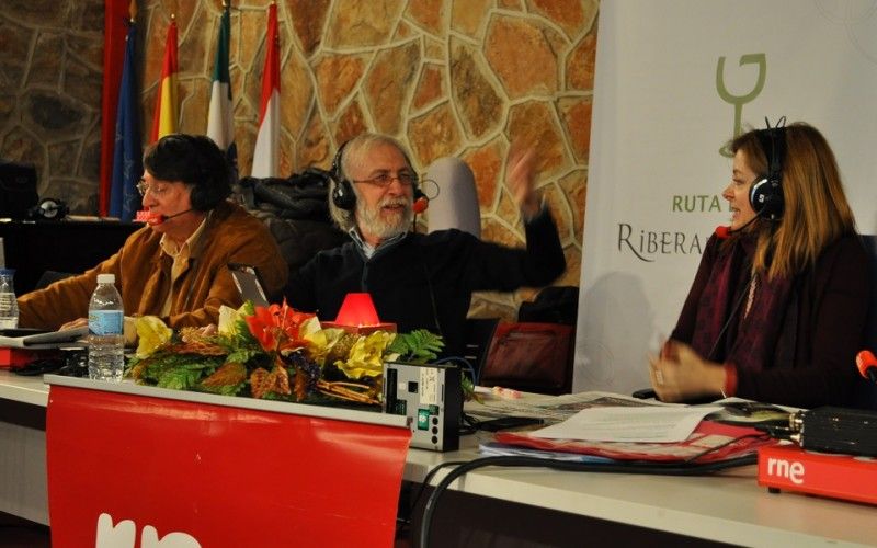 junto a Pepa Fernández (dcha) y Joaquín Araujo (izqda)